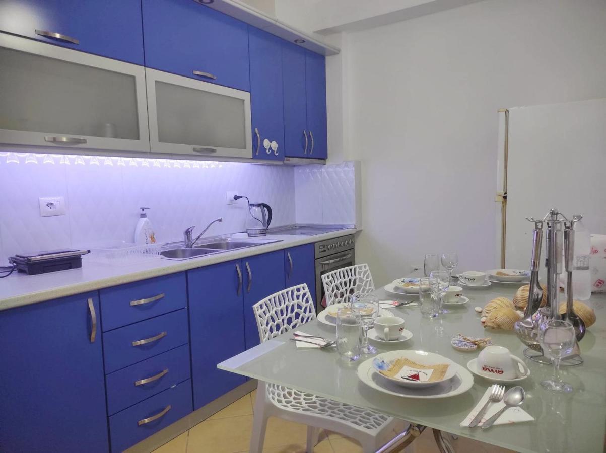 Coastal Retreat - Beach Apartment Вльора Екстер'єр фото