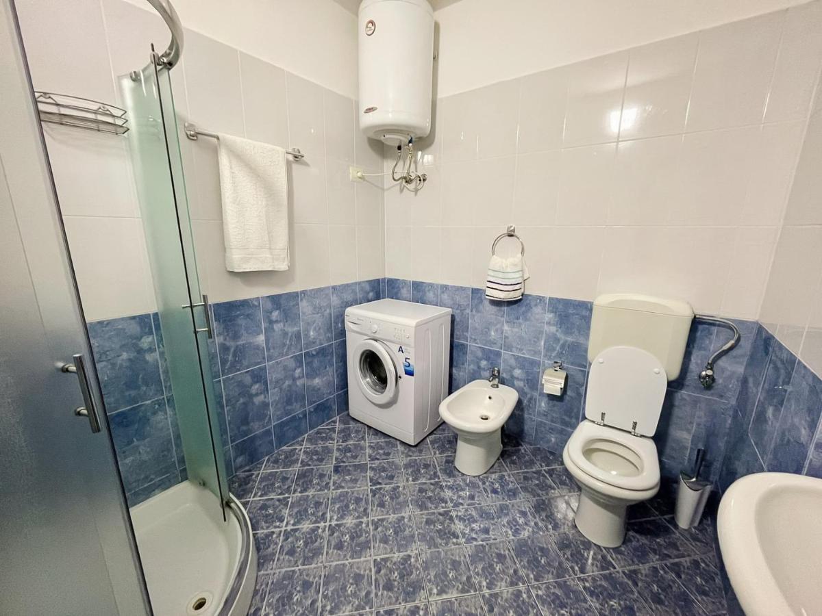 Coastal Retreat - Beach Apartment Вльора Екстер'єр фото